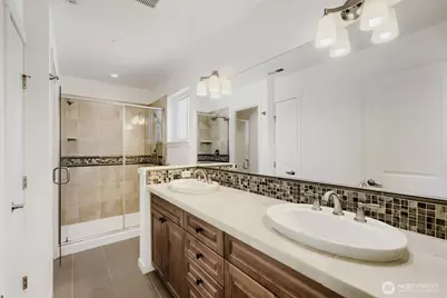 303 Bellevue Way SE, Bellevue, WA 98004 - Photo 19