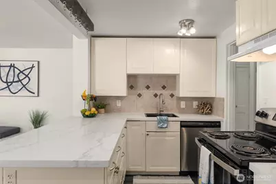 11214 Cornell Avenue S, Seattle, WA 98178 - Photo 17
