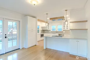 2540 11th Ave W, Seattle, WA 98119 - Photo 9