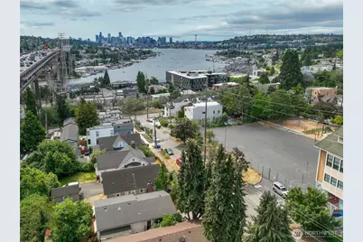 4042 5th Avenue NE, Seattle, WA 98105 - Photo 3