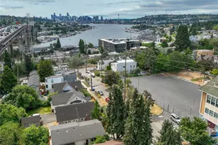 4042 5th Ave NE, Seattle, WA 98105 - Photo 3