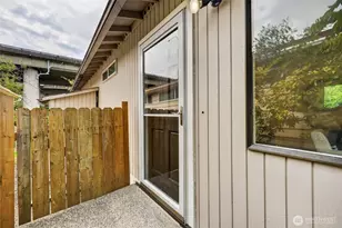 4042 5th Ave NE, Seattle, WA 98105 - Photo 5