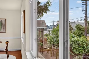 4042 5th Ave NE, Seattle, WA 98105 - Photo 11
