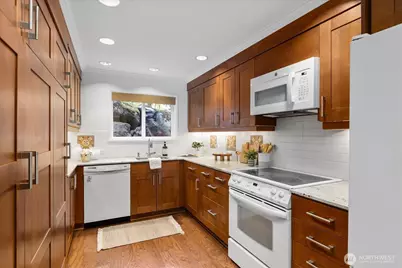 13265 15th Avenue NE #B10, Seattle, WA 98125 - Photo 9