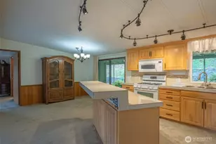 17336 Woodcrest Dr NE, Bothell, WA 98011 - Photo 13