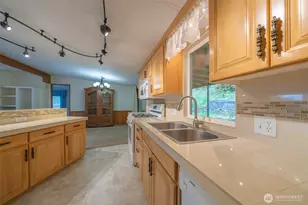 17336 Woodcrest Dr NE, Bothell, WA 98011 - Photo 15