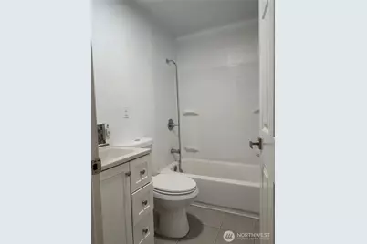 737 N 184th Street #B, Shoreline, WA 98133 - Photo 17