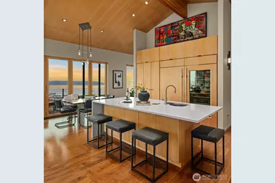 1215 Warren Avenue N, Seattle, WA 98109 - Photo 15
