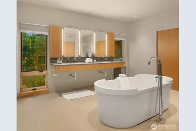 1215 Warren Avenue N, Seattle, WA 98109 - Photo 29