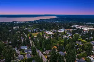 12033 NE 70th St, Kirkland, WA 98033 - Photo 39