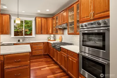 12033 NE 70th Street, Kirkland, WA 98033 - Photo 9