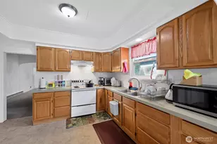 1019 Duryea St, Raymond, WA 98577 - Photo 9