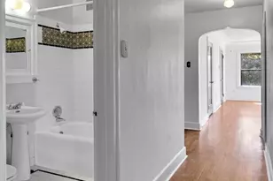 756 Broadway Ave E, Seattle, WA 98102 - Photo 7