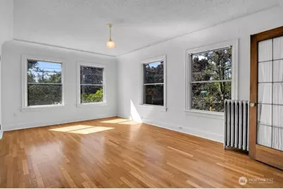 756 Broadway Avenue E #202, Seattle, WA 98102 - Photo 3