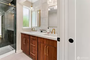 11707 SE 65th St, Bellevue, WA 98006 - Photo 13