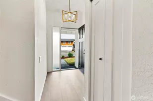 11707 SE 65th St, Bellevue, WA 98006 - Photo 9