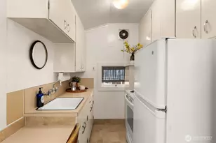 4549 Thackeray Pl NE, Seattle, WA 98105 - Photo 33