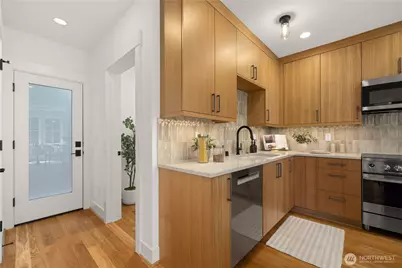 268 Fulton Street, Seattle, WA 98109 - Photo 13