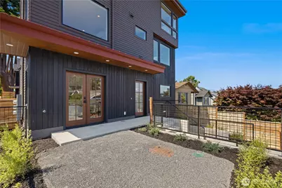 2903 3rd Avenue N, Seattle, WA 98109 - Photo 3