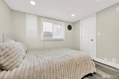 5511 Waller Road E, Tacoma, WA 98443 - Photo 9