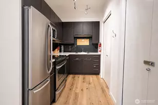 1420 E Pine St, Seattle, WA 98122 - Photo 9