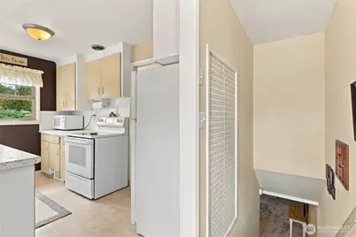 13045 Corliss Avenue N, Seattle, WA 98133 - Photo 27