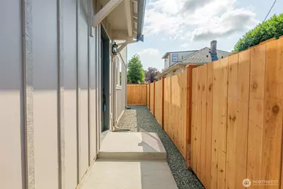 1702 Rainier Avenue #B, Everett, WA 98201 - Photo 15