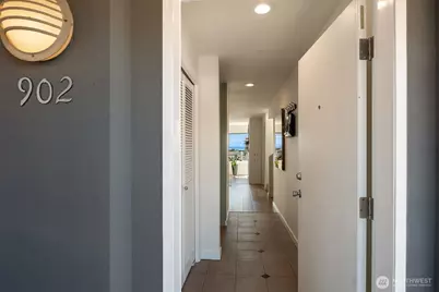 420 Melrose Avenue E #902, Seattle, WA 98102 - Photo 31