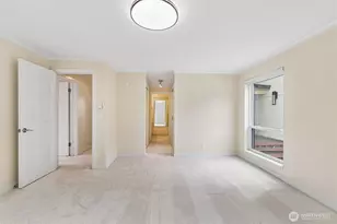 2470 Dexter Ave N, Seattle, WA 98109 - Photo 17
