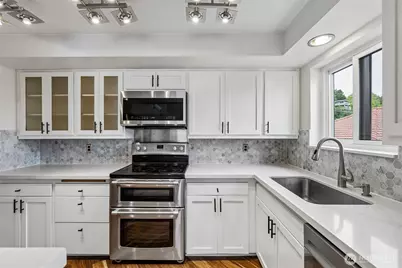 2470 Dexter Avenue N #2A, Seattle, WA 98109 - Photo 9
