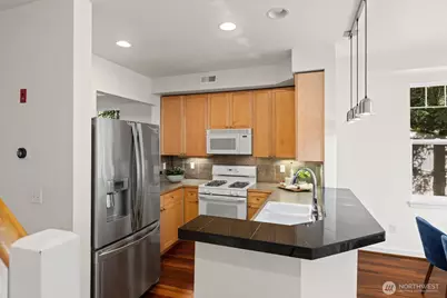 12721 SE 41st Place #214, Bellevue, WA 98006 - Photo 9