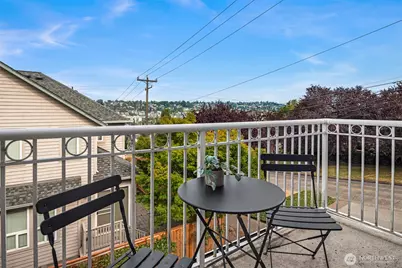 2310 W Dravus Street, Seattle, WA 98199 - Photo 25