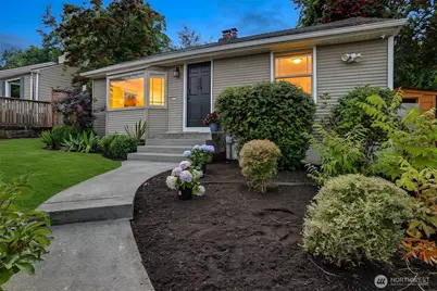 3243 22nd Avenue W, Seattle, WA 98199 - Photo 1