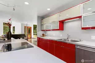 7641 NE North St, Bainbridge Island, WA 98110 - Photo 11