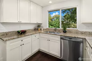 22706 NE 12th Pl, Sammamish, WA 98074 - Photo 11