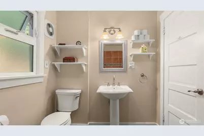 10015 68th Avenue S, Seattle, WA 98178 - Photo 13