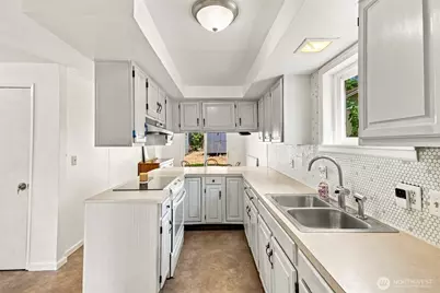 712 S Director Street, Seattle, WA 98108 - Photo 13