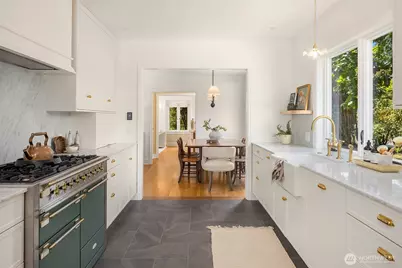 1502 39th Avenue E, Seattle, WA 98112 - Photo 9