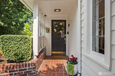 1502 39th Avenue E, Seattle, WA 98112 - Photo 3