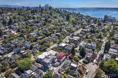 1909 10th Avenue W #201, Seattle, WA 98119 - Photo 23