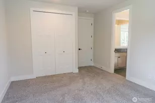 10420 NE 112th St, Kirkland, WA 98033 - Photo 25