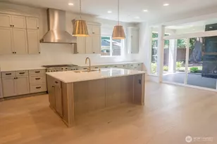 10420 NE 112th St, Kirkland, WA 98033 - Photo 9