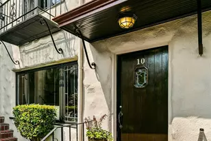 2205 Bigelow Ave N, Seattle, WA 98109 - Photo 3
