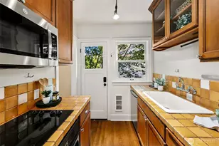 2205 Bigelow Ave N, Seattle, WA 98109 - Photo 9