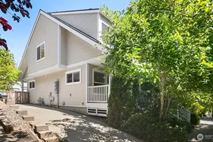 3308 S Holly Pl, Seattle, WA 98118 - Photo 9