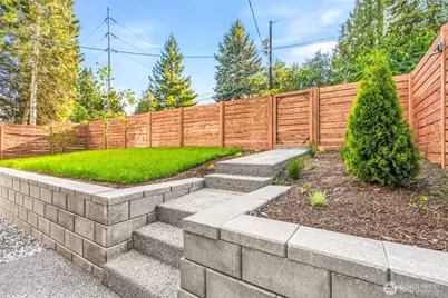 10702 Linden Avenue N, Seattle, WA 98133 - Photo 5