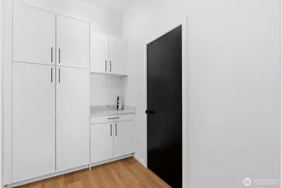 10702 Linden Avenue N, Seattle, WA 98133 - Photo 19