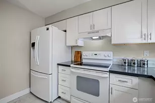 212 SW 146th St, Burien, WA 98166 - Photo 13