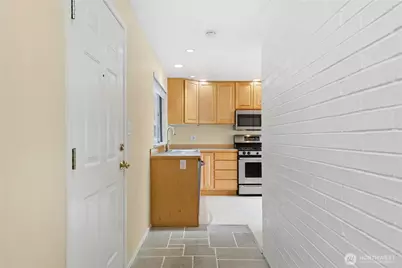 250 110th Place SE, Bellevue, WA 98004 - Photo 7