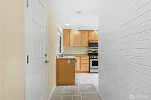 250 110th Pl SE, Bellevue, WA 98004 - Photo 7